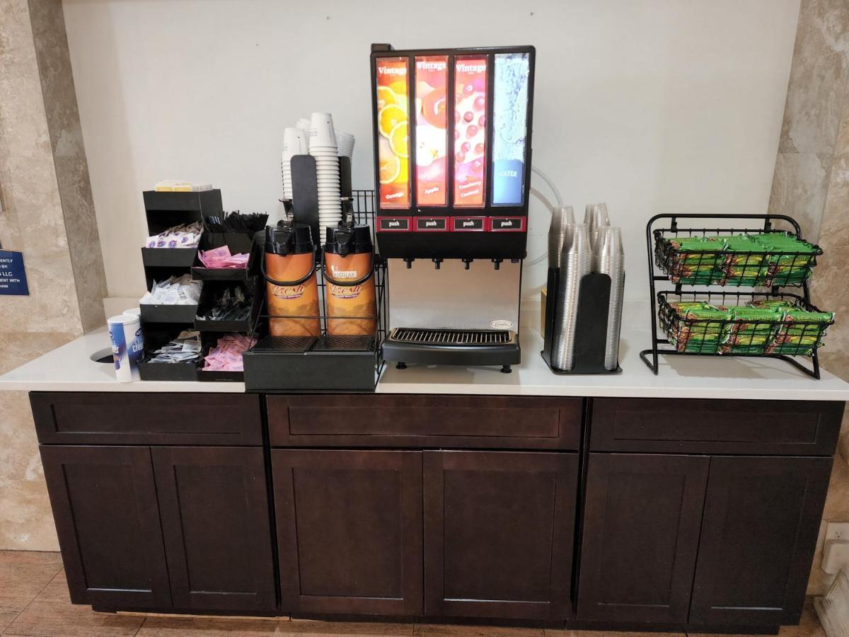 Days Inn By Wyndham St. Petersburg / Tampa Bay Area Pinellas Park Luaran gambar