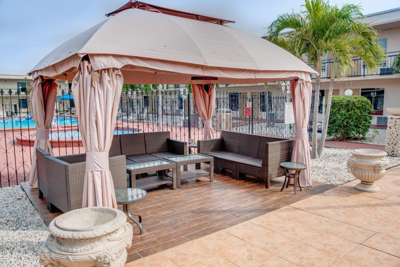 Days Inn By Wyndham St. Petersburg / Tampa Bay Area Pinellas Park Luaran gambar