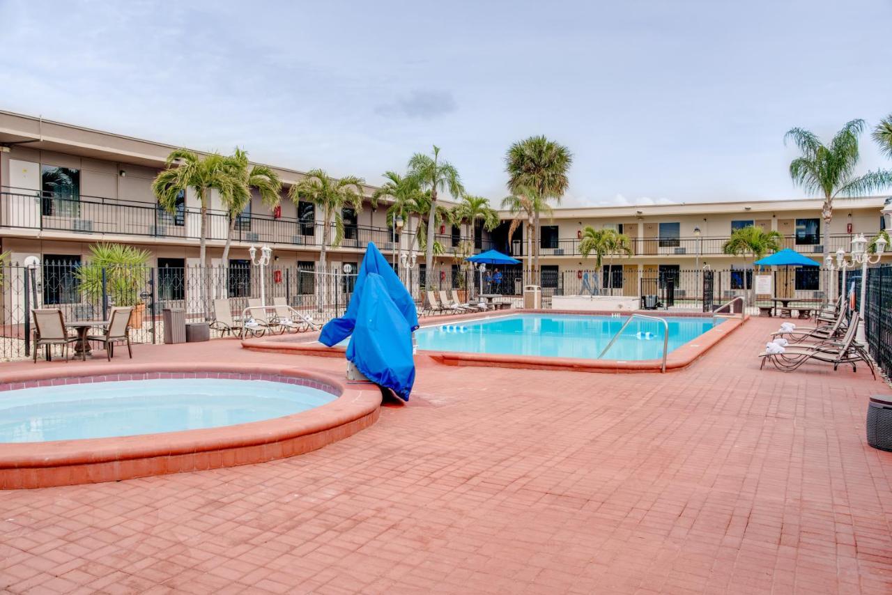Days Inn By Wyndham St. Petersburg / Tampa Bay Area Pinellas Park Luaran gambar