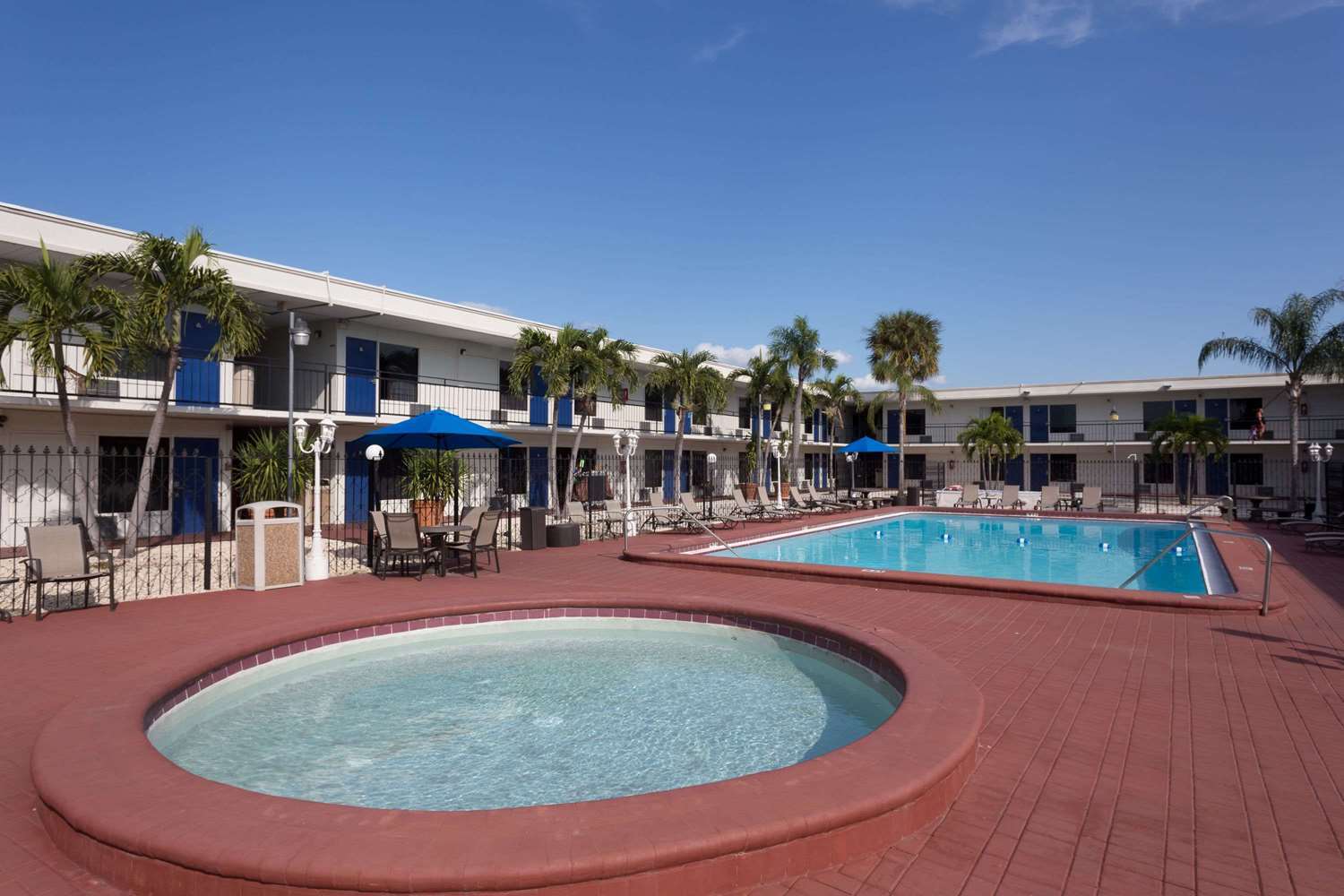 Days Inn By Wyndham St. Petersburg / Tampa Bay Area Pinellas Park Luaran gambar